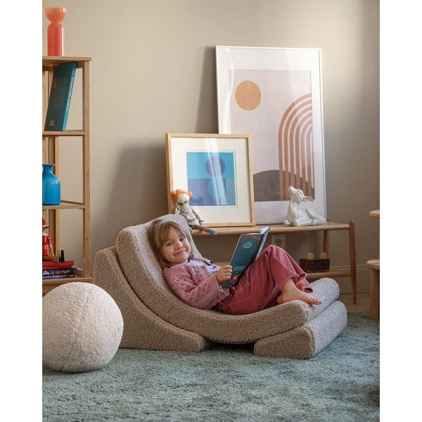 Fotoliu de copii maro deschis cu tapițerie din țesătură bouclé Moon – Wigiwama-image-1