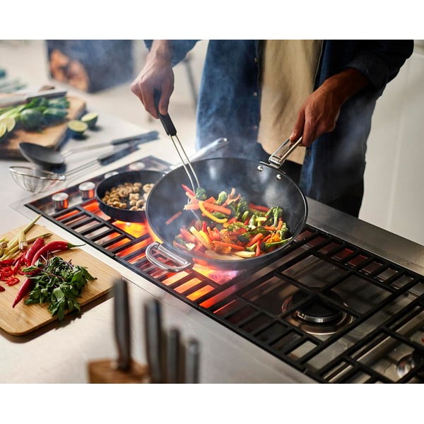 Tigaie tip wok cu suprafață ceramică ø 32 cm Space – Joseph Joseph-image-1