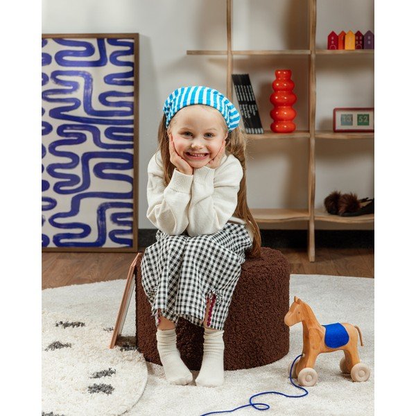 Puf pentru copii maro închis cu tapițerie din țesătură bouclé Warm Hazel – Wigiwama-image-1