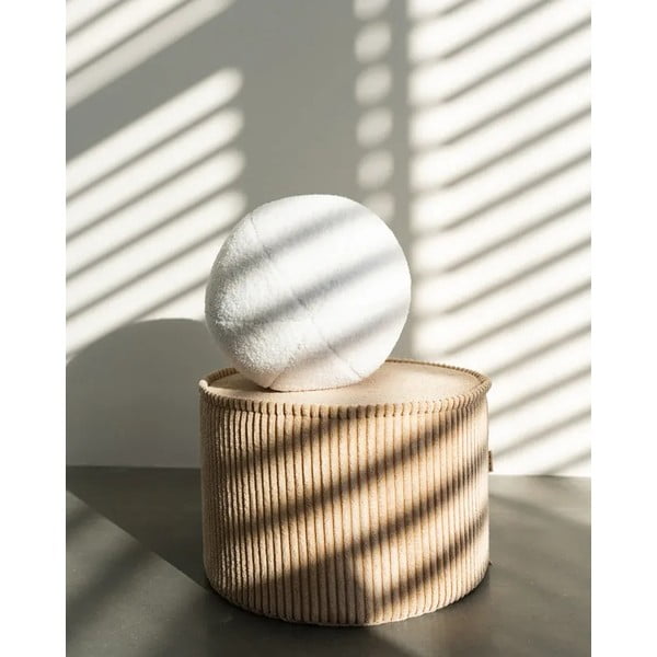 Pernă decorativă pentru copii crem cu tapițerie din țesătură bouclé Ball – Wigiwama-image-4