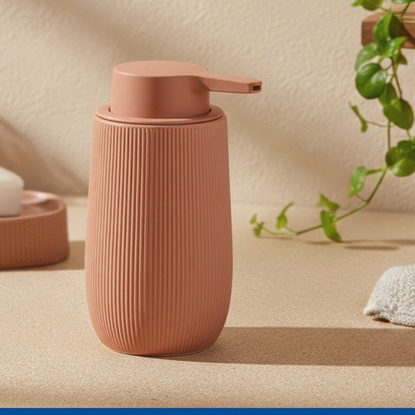 Dozator de săpun lichid maro din plastic 400 ml Fablo – Wenko-image-1