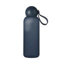 Sticlă albastru-închis de călătorie din plastic reciclat 650 ml Tom – Sagaform