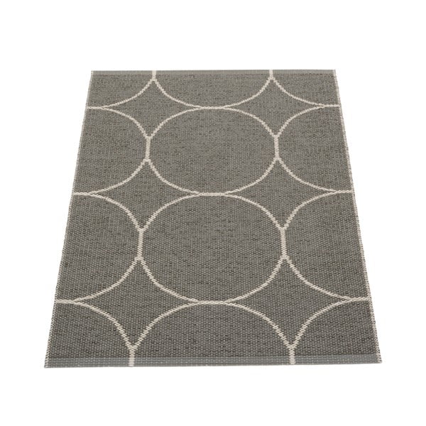 Covor pentru exterior și interior gri închis 70x100 cm Boo Charcoal Linen – Pappelina