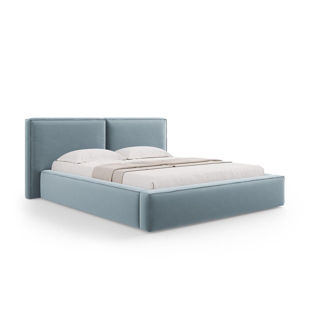 Pat matrimonial albastru deschis tapițat din catifea cu spațiu de depozitare cu somieră 200x200 cm Arendal – Cosmopolitan Design