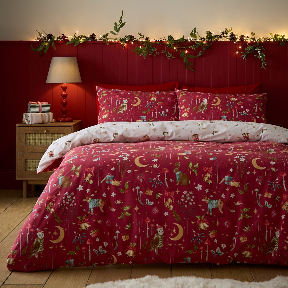 Lenjerie de pat roșie pentru pat dublu 200x200 cm Christmas Enchanted Twilight – Catherine Lansfield