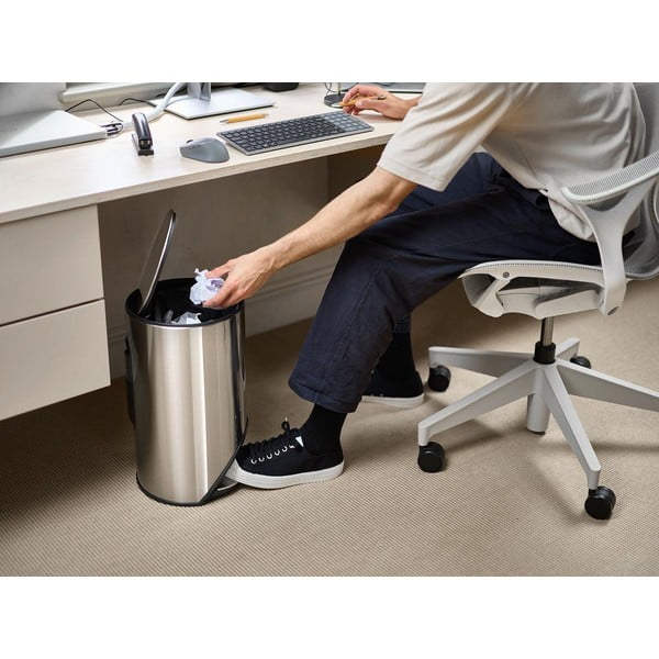 Coș de gunoi argintiu lucios cu pedală din oțel inoxidabil 10 l Arc – Joseph Joseph-image-1