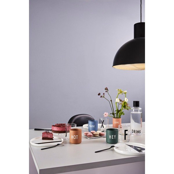 Cană verde-închis din porțelan 300 ml Hey – Design Letters-image-3