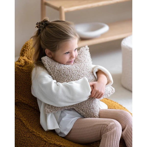 Pernă decorativă pentru copii maro deschis cu tapițerie din țesătură bouclé Star – Wigiwama-image-1