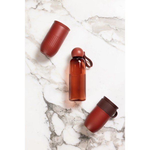 Sticlă burgundy de călătorie din plastic reciclat 600 ml Ture – Sagaform-image-1