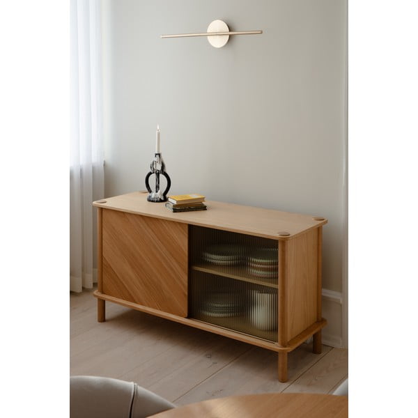 Vitrină în culoare naturală din lemn de stejar cu ușă glisantă 135x73,5x48 cm Italic – UMAGE-image-1