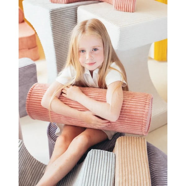 Pernă decorativă pentru copii roz cu tapițerie din catifea reiată Roll – Wigiwama-image-2