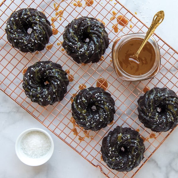 Formă pentru 6 mini prăjituri Nordic Ware Remous, 0,7 l-image-1