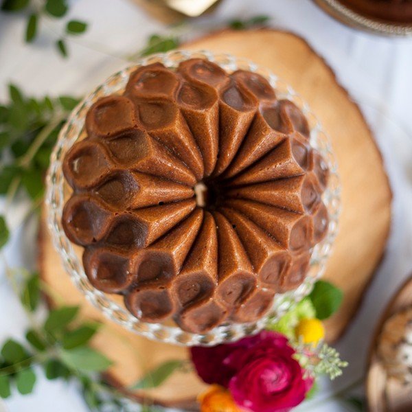 Formă pentru chec bundt / guguluf Nordic Ware Crown, ⌀ 25 cm, auriu-image-1