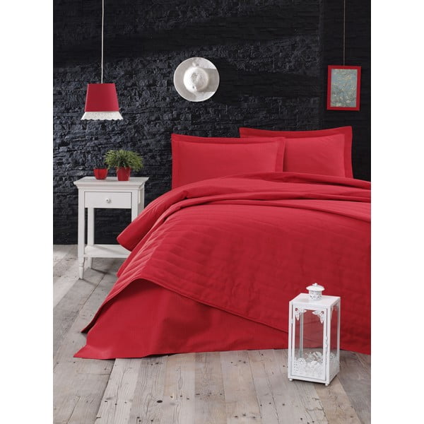Cuvertură roșie matlasată pentru pat dublu 220x240 cm Monart – Mijolnir