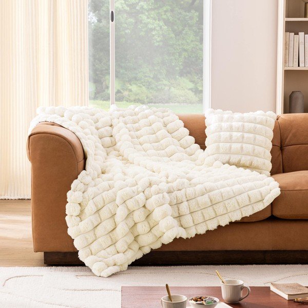 Pătură crem din micropluș/cocolino/din blană artificială 180x220 cm Igloo – douceur d'intérieur-image-1