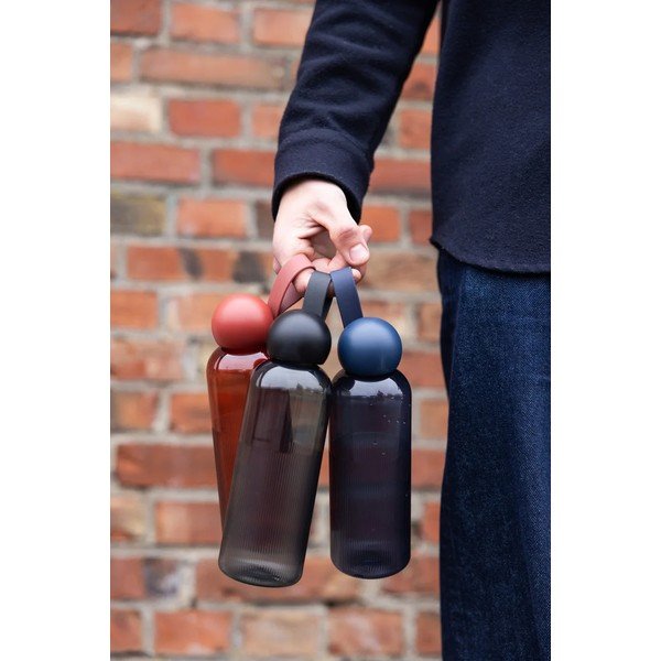 Sticlă burgundy de călătorie din plastic reciclat 600 ml Ture – Sagaform-image-2