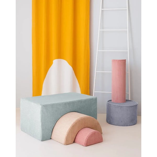 Pernă decorativă pentru copii roz cu tapițerie din catifea reiată Roll – Wigiwama-image-1