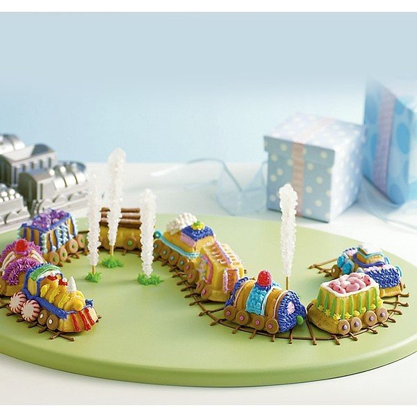 Formă pentru mini 9 checuri în formă de tren, Nordic Ware Train, 1,2 l, argintiu-image-1