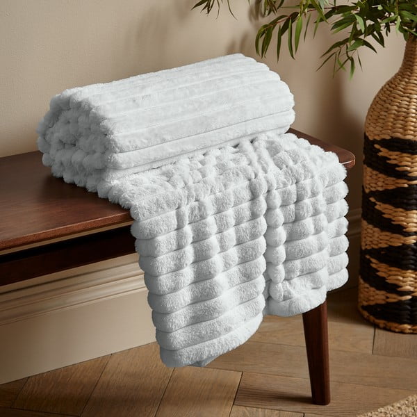 Pătură albă din micropluș/cocolino 130x170 cm Cosy Ribbed – Catherine Lansfield-image-1