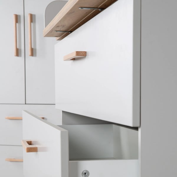 Comodă de copii gri deschis joasă cu aspect de lemn de stejar cu masă de schimbat 117x104 cm Caro – Roba-image-1