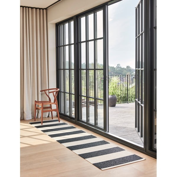 Covor tip traversă pentru interior și exterior alb-negru 70x225 cm Bob Black Vanilla – Pappelina-image-1