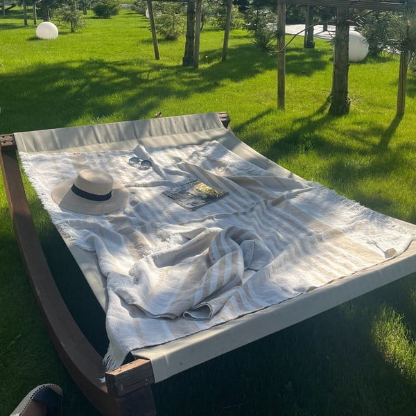 Pătură bej din in pentru plajă 140x170 cm Allure Stripe – Linen Tales-image-2