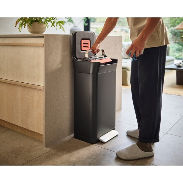 Coș de gunoi negru cu pedală din oțel 30 l Titan – Joseph Joseph-image-3