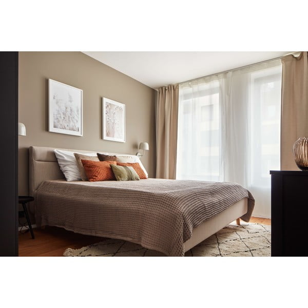 Pat matrimonial bej tapițat cu spațiu de depozitare cu somieră 160x200 cm Lotte – Meise Möbel-image-1