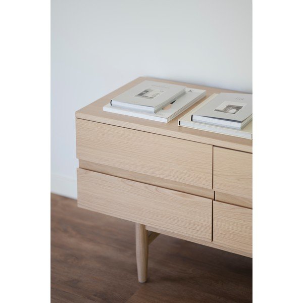 Comodă în culoare naturală joasă cu aspect de lemn de stejar 160x75 cm Moresby – Rowico-image-4