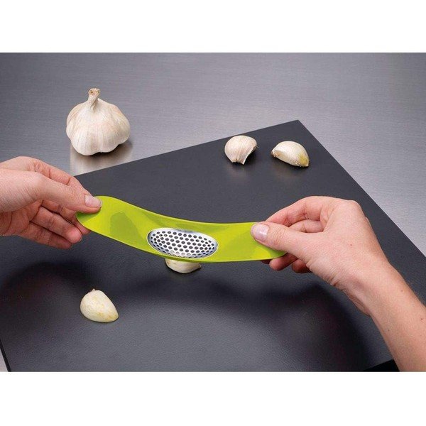Zdrobitor pentru usturoi Joseph Joseph Garlic Rocker, verde-image-1