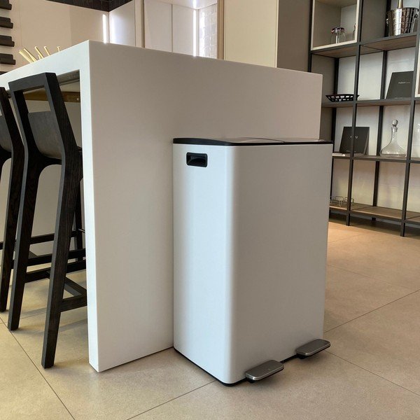 Coș de gunoi alb mat pentru reciclare/cu pedală 2x30 l din oțel   Aliya – Spirella-image-1