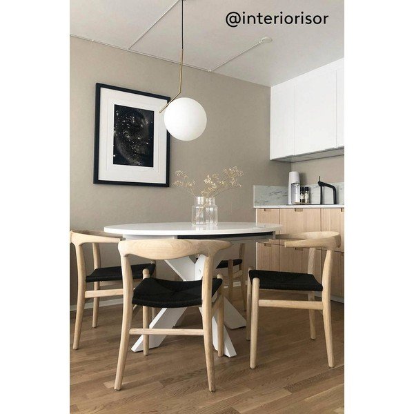Scaun de dining negru/în culoare naturală deschisă cu cotiere din lemn de ulm Nattavaara – Jotex-image-1