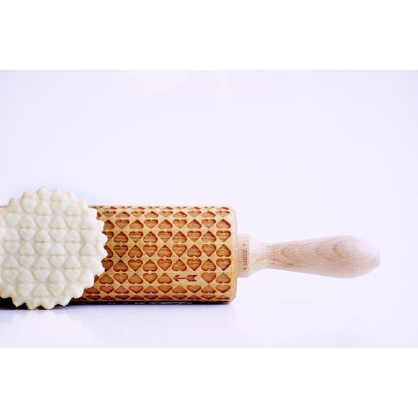 Făcăleț din lemn cu model pentru aluat Valek Srdce-image-1