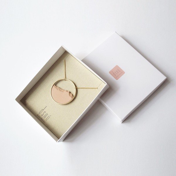 Colier auriu cu pandantiv roz somon Circle-image-3