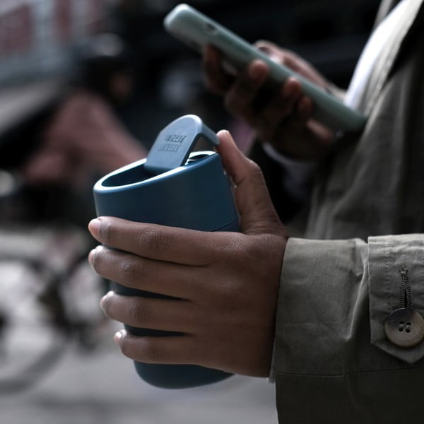 Cană de voiaj albastru-închis 340 ml Sipp – Joseph Joseph-image-1