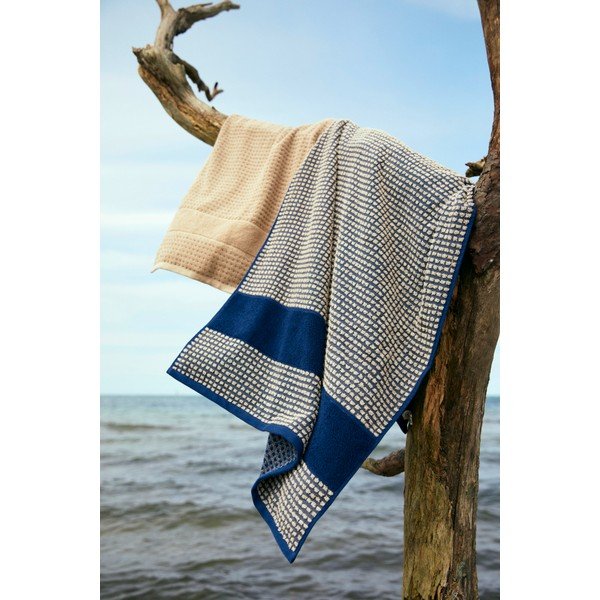 Prosop albastru închis/bej din bumbac organic 70x140 cm Check – JUNA-image-4