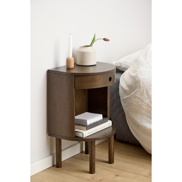 Noptieră în culoare naturală închisă cu aspect de lemn de stejar Paron – Actona-image-1