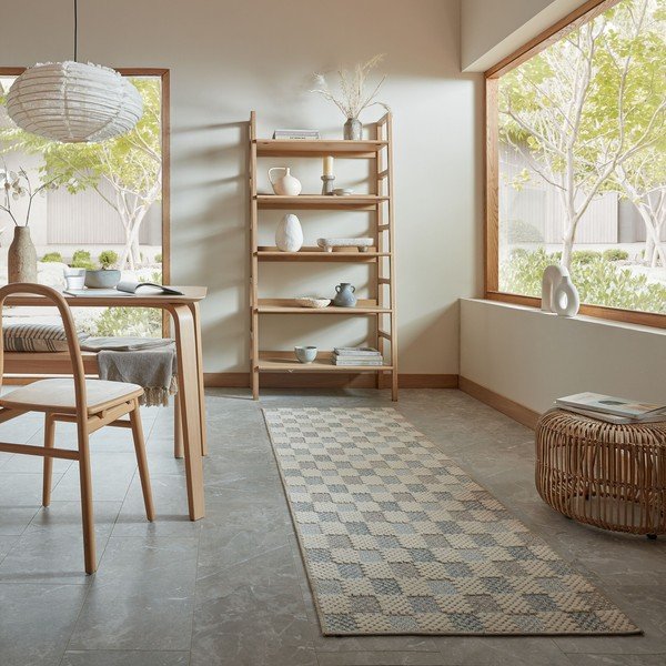 Covor tip traversă albastru lavabil din amestec de bumbac 80x230 cm Muted Checkerboard – Flair Rugs-image-1