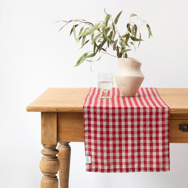 Napron de masă din in 40x200 cm Red Gingham – Linen Tales