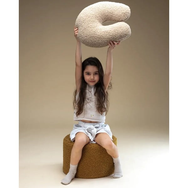 Pernă decorativă pentru copii maro deschis cu tapițerie din țesătură bouclé U – Wigiwama-image-2