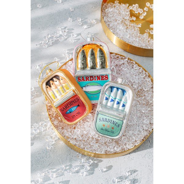 Ornament de Crăciun din sticlă 7 cm Can of Sardines – Sass & Belle-image-2
