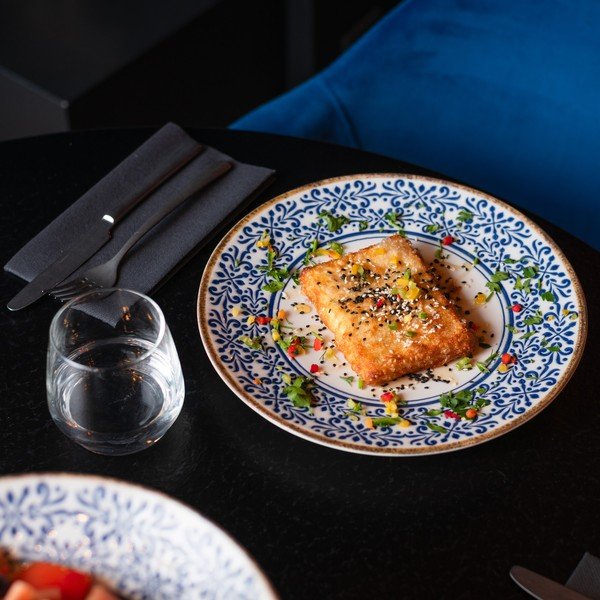 Farfurie albă/albastră din porțelan ø 27 cm Azul – BonBistro-image-1