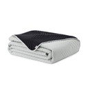 Cuvertură neagră/gri deschis matlasată din microfibră 240x260 cm Softa – Restilo