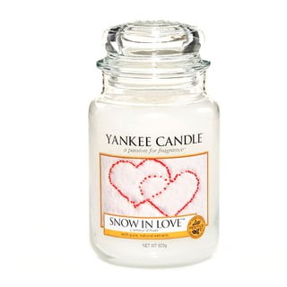 Lumânare parfumată Yankee Candle Înzăpezit în iubire, timp de ardere 110 h
