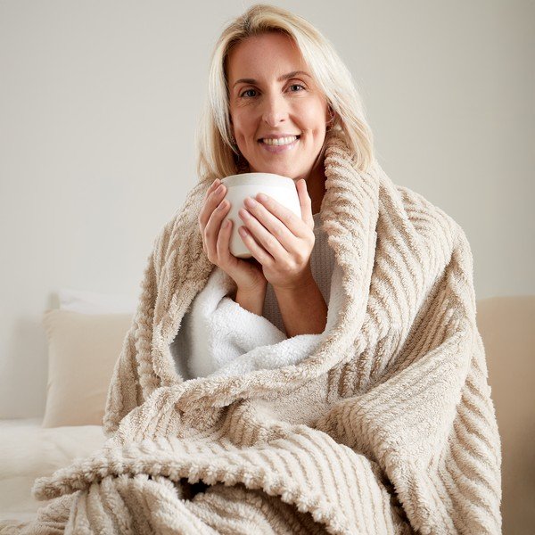 Cuvertură în culoare naturală 230x220 cm Heat Buddy Super Thermal – Catherine Lansfield-image-2