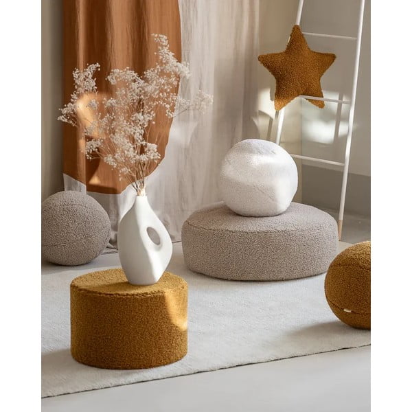 Pernă decorativă pentru copii maro cu tapițerie din țesătură bouclé Star – Wigiwama-image-3