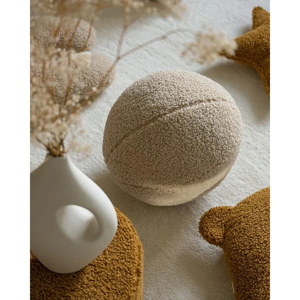 Pernă decorativă pentru copii maro deschis cu tapițerie din țesătură bouclé Ball – Wigiwama-image-3