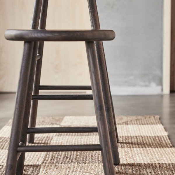 Scaun de bar în culoare naturală închisă din lemn de frasin (înălțime șezut 65 cm) Moto – OYOY Living Design-image-3