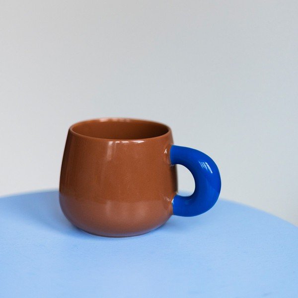 Cană maro închis new bone china 470 ml Coco – ONA-image-1