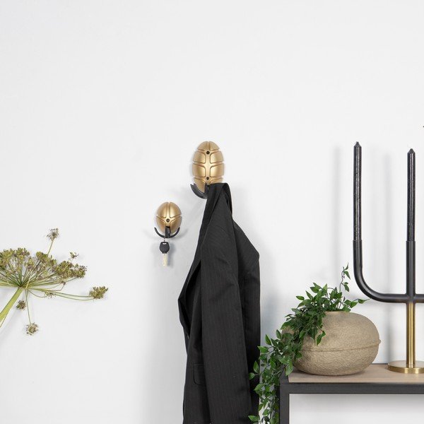 Cârlig negru/auriu de montat pe perete din plastic Tick – Spinder Design-image-1